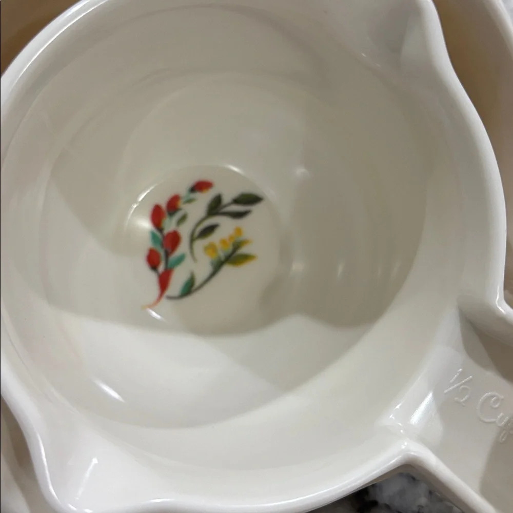 Cute decorative and functional floral measuring cups.